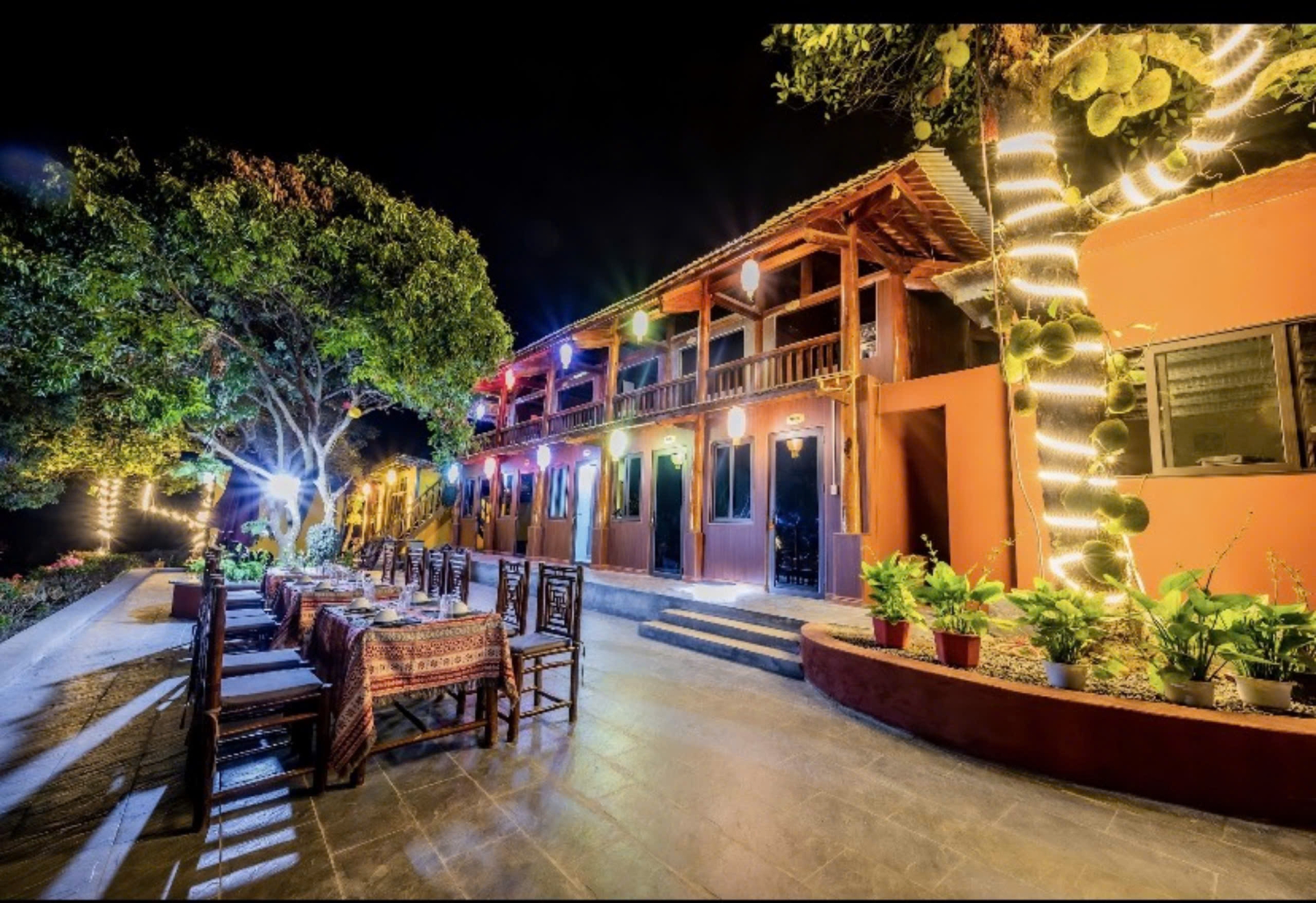 SUNLIGHT BOUTIQUE CRUISE 05 CABINS ( LAN HA BAY + CAT BA ISLAND)